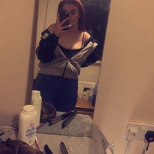 Meet your Posher, Holly